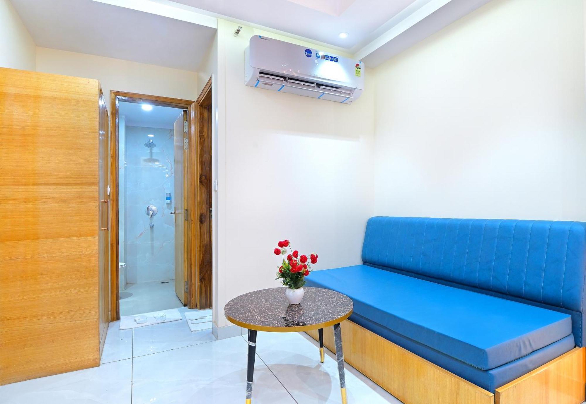 Hotel Northern Palace - 1 Min From Connaught Place & Railway Station